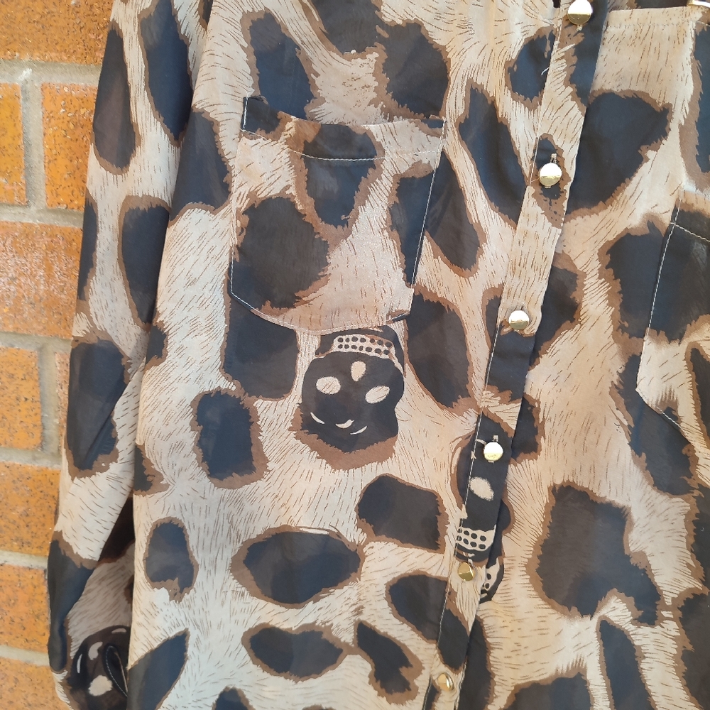 Urmoda Blouse With Gold Buttons And Spikes - Picture 2 of 9